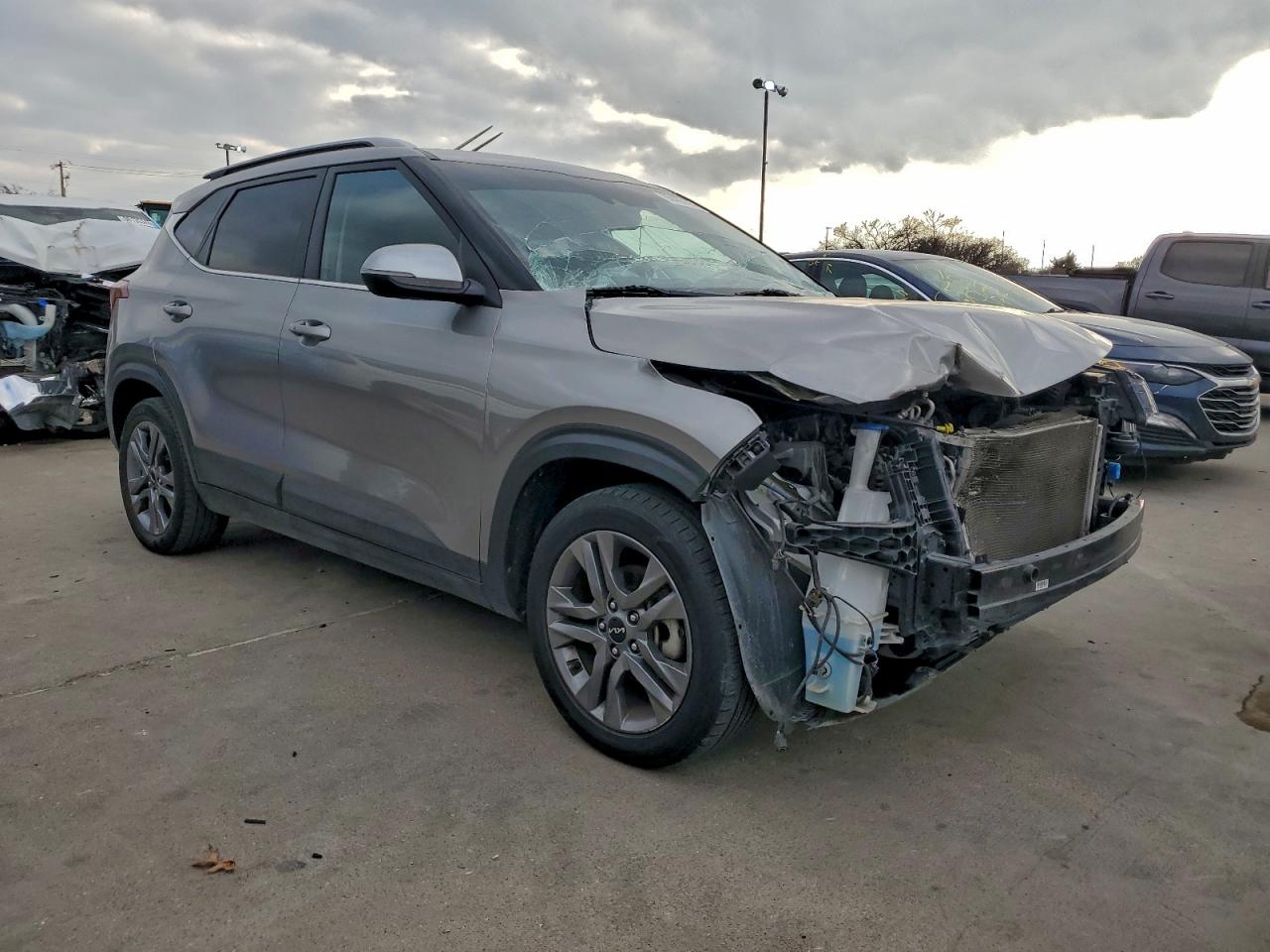 2023 KIA SELTOS S photo 4