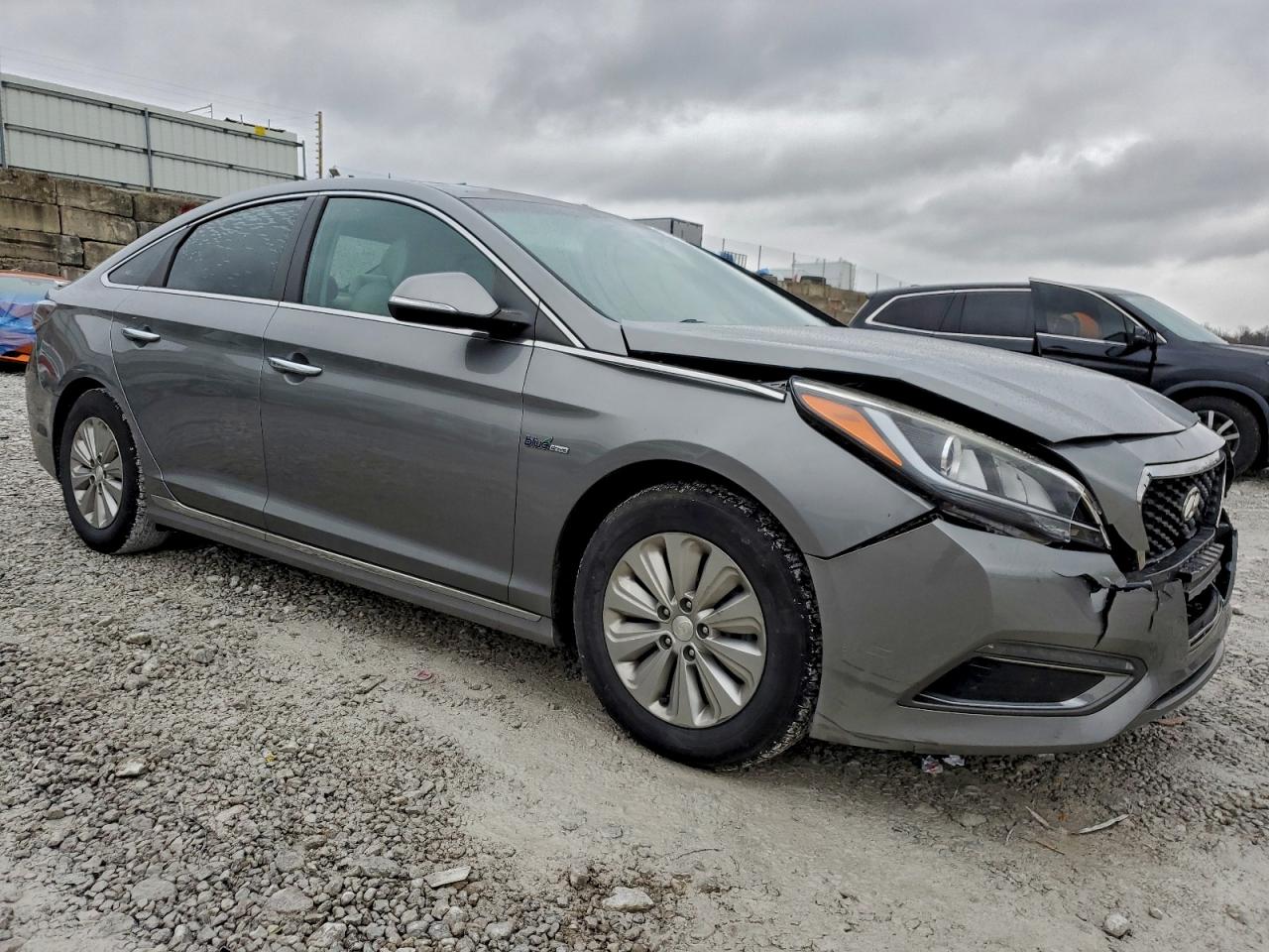 2017 HYUNDAI SONATA HYBRID photo 4