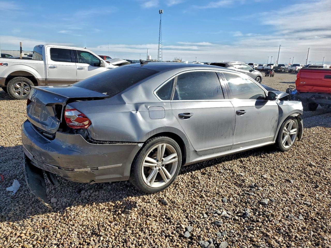 2014 VOLKSWAGEN PASSAT SE photo 3