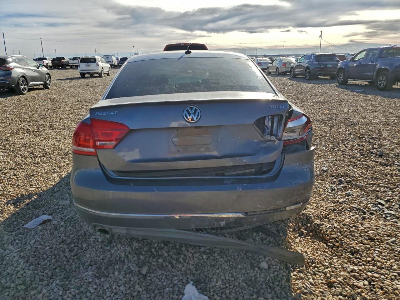 2014 VOLKSWAGEN PASSAT SE photo 6