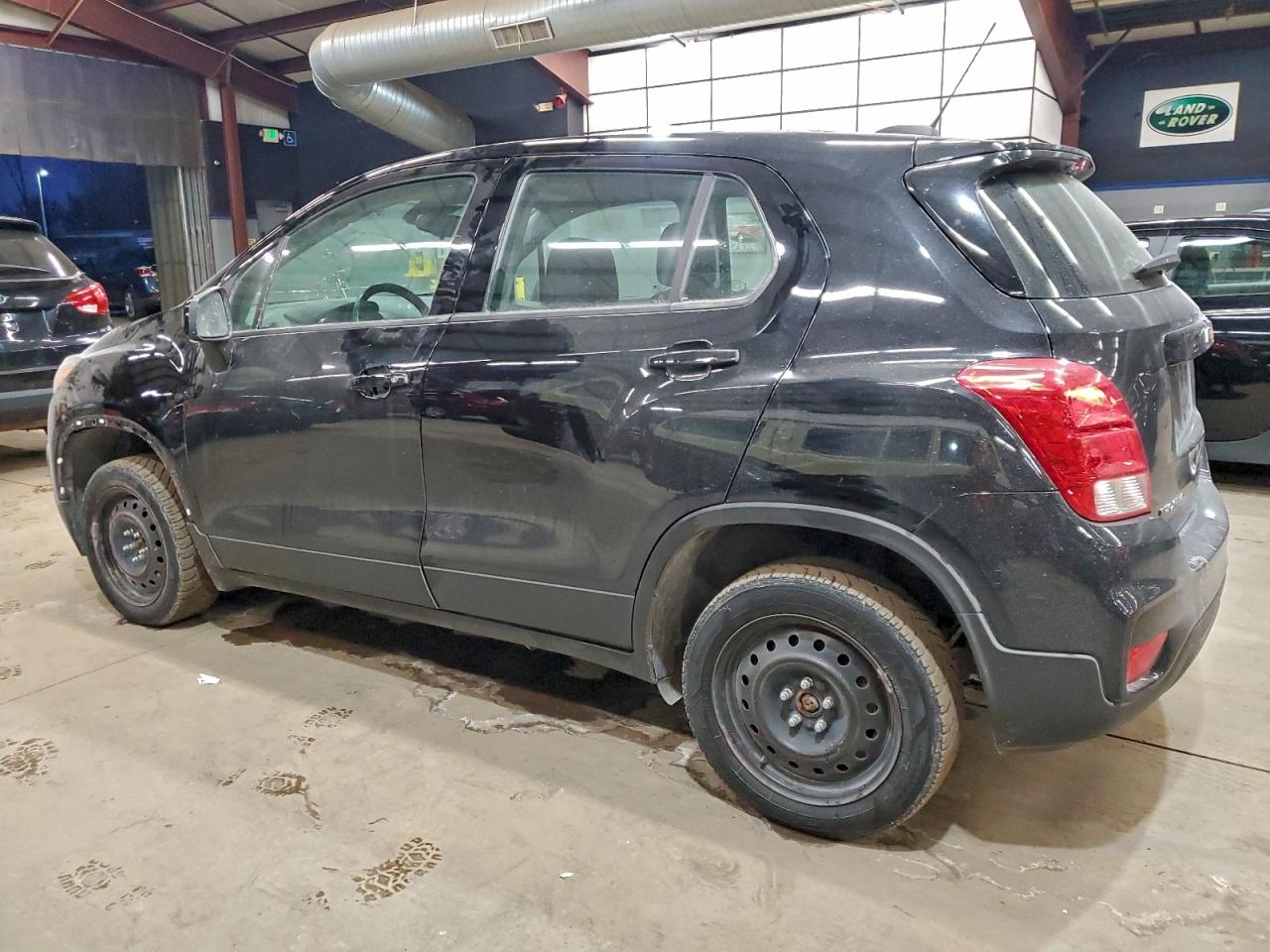2019 CHEVROLET TRAX LS photo 2