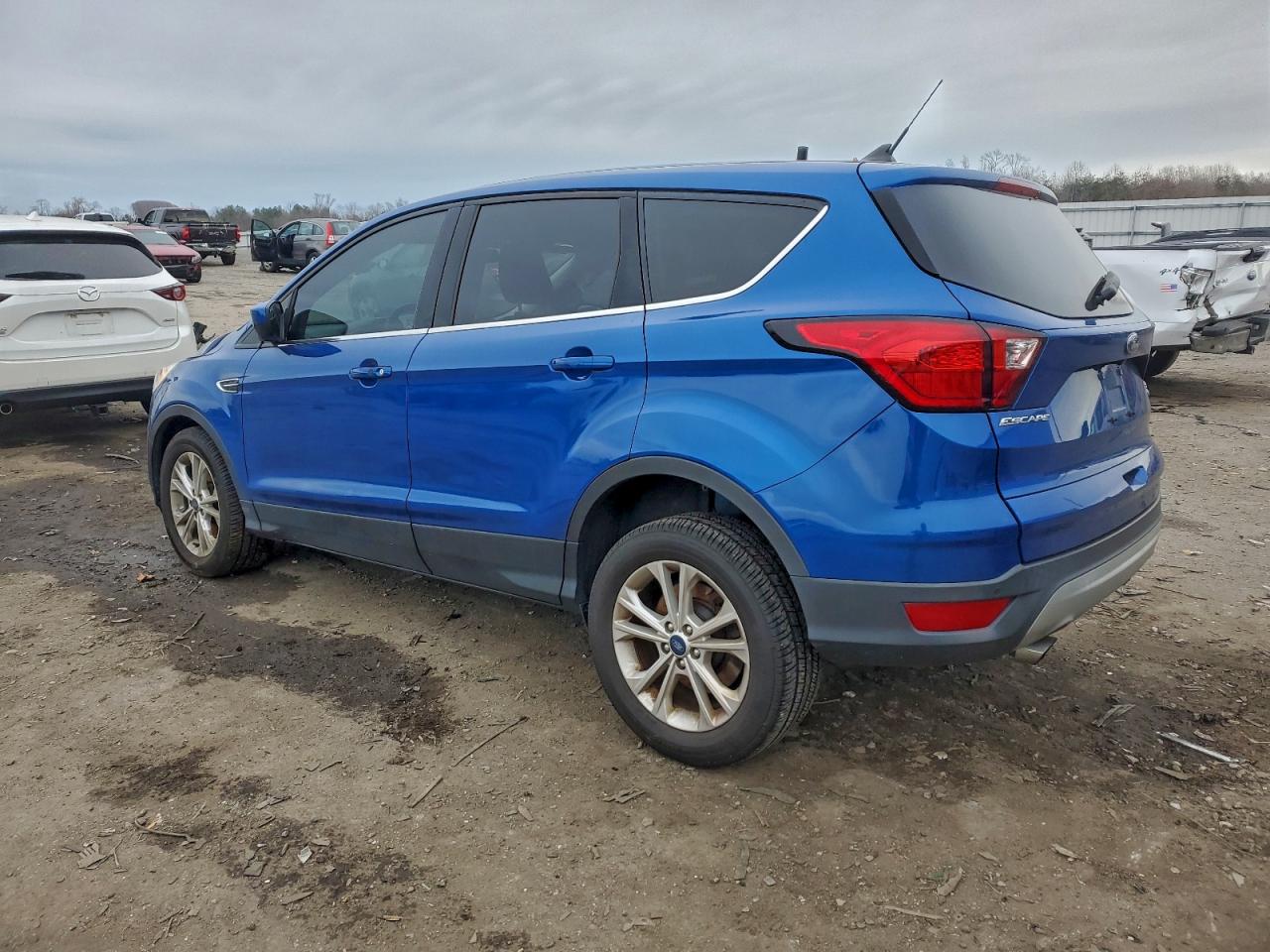 2019 FORD ESCAPE SE photo 2