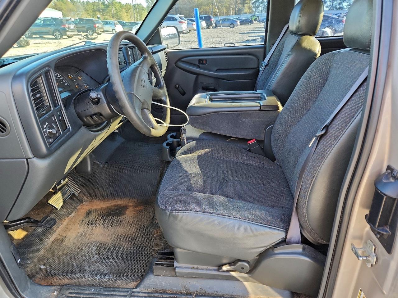 2004 CHEVROLET SILVERADO C1500 photo 7
