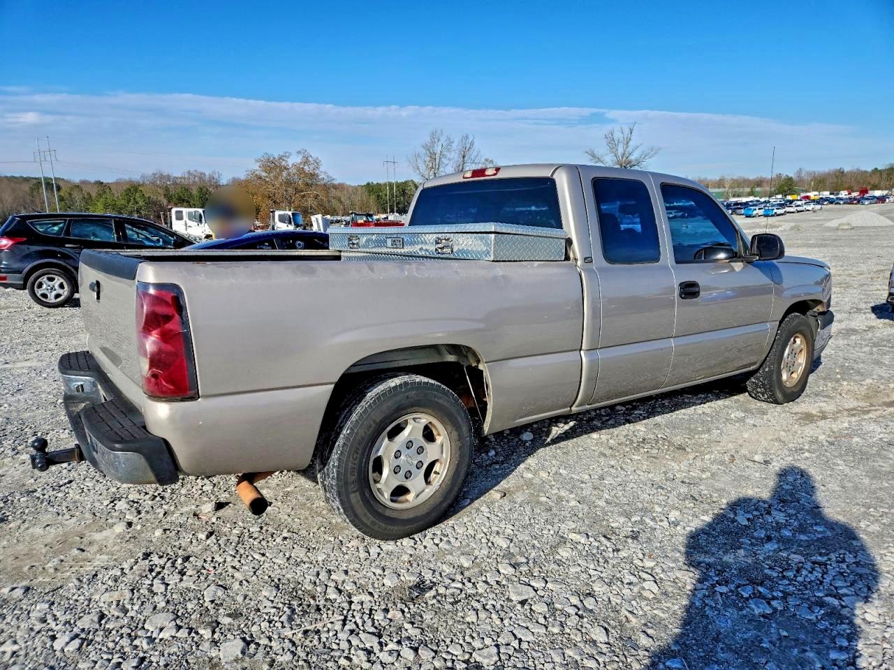 2004 CHEVROLET SILVERADO C1500 photo 3