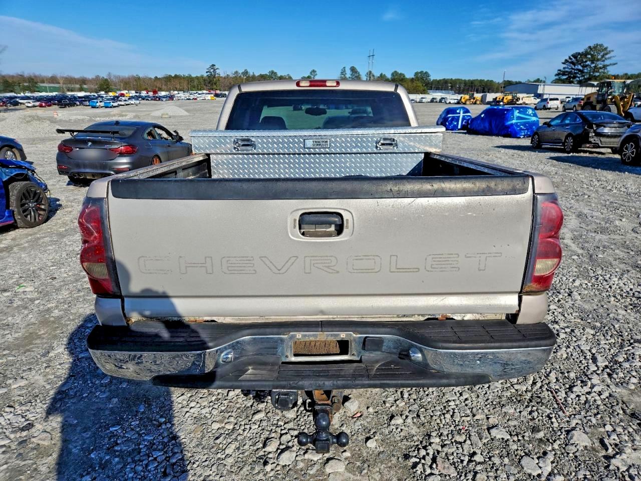 2004 CHEVROLET SILVERADO C1500 photo 6