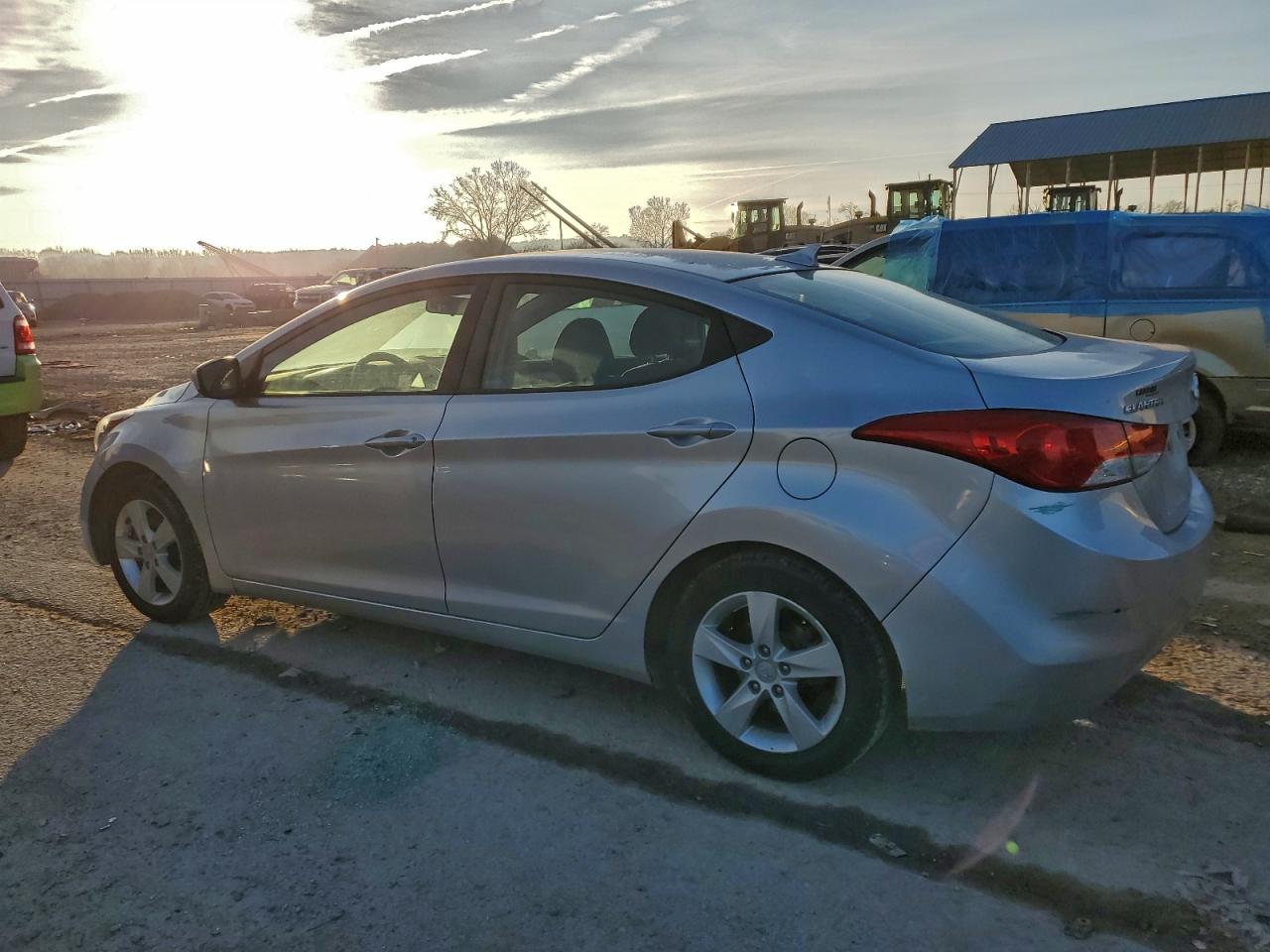 2013 HYUNDAI ELANTRA photo 2