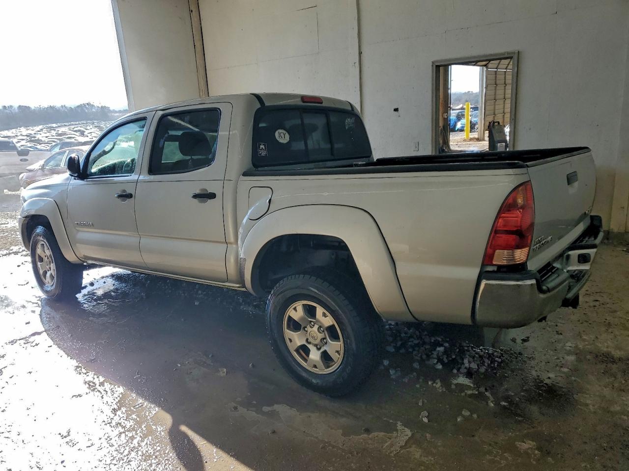 2005 TOYOTA TACOMA DOUBLE CAB photo 2