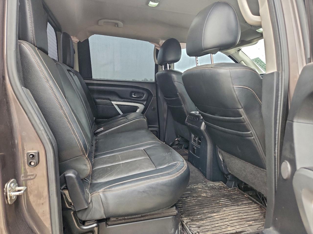 2017 NISSAN TITAN XD SL photo 19