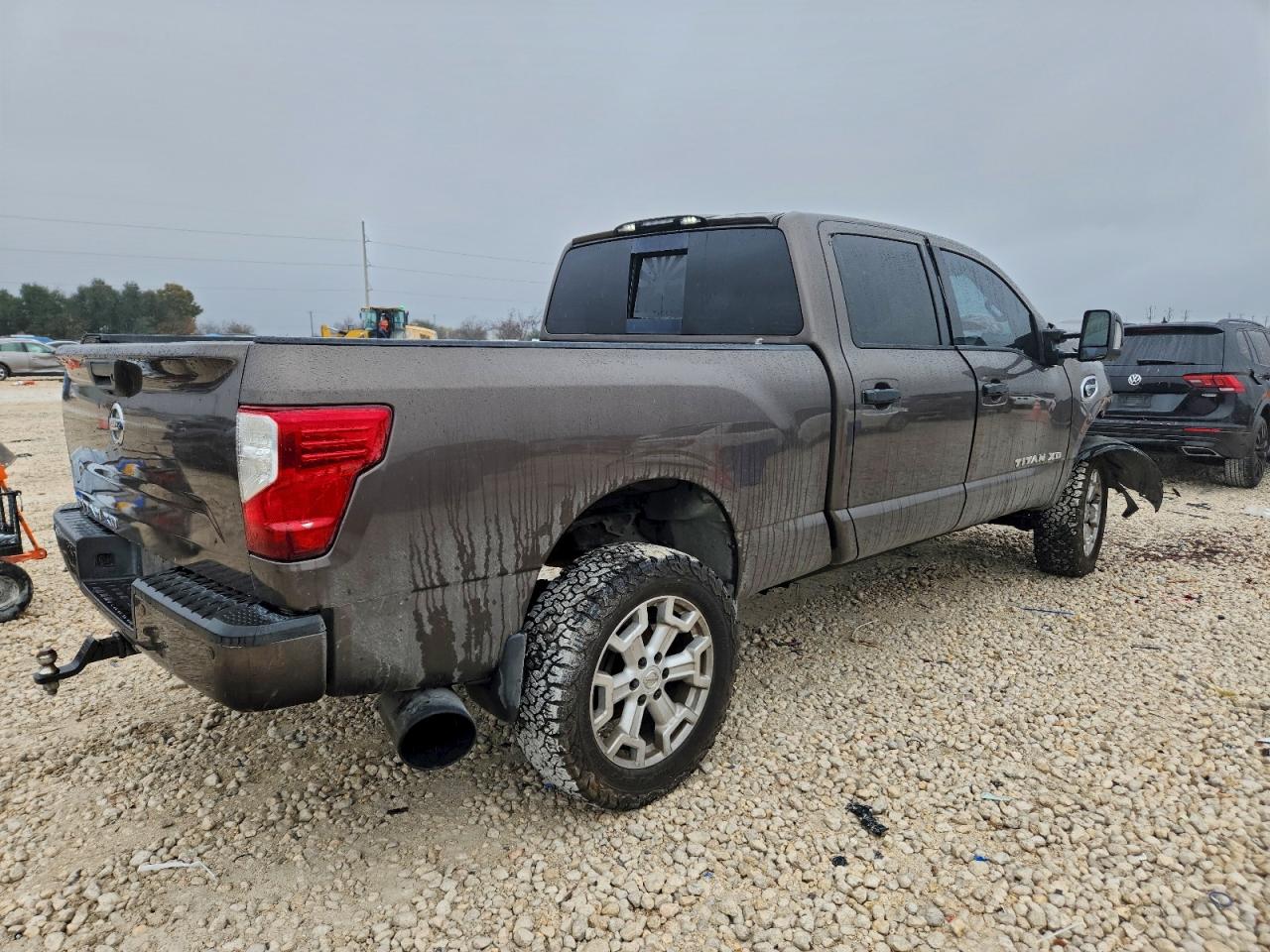 2017 NISSAN TITAN XD SL photo 5