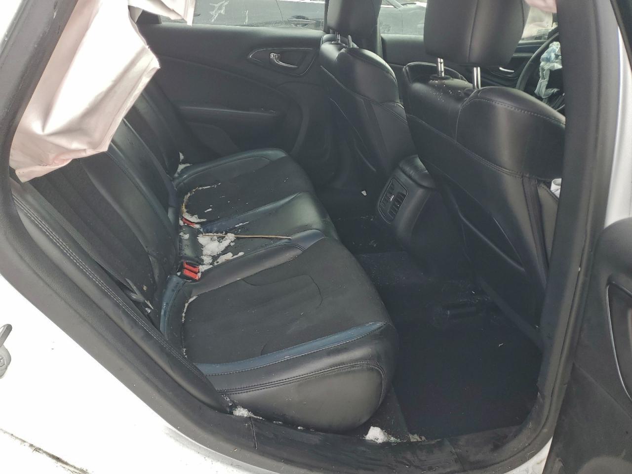 2015 CHRYSLER 200 S photo 10