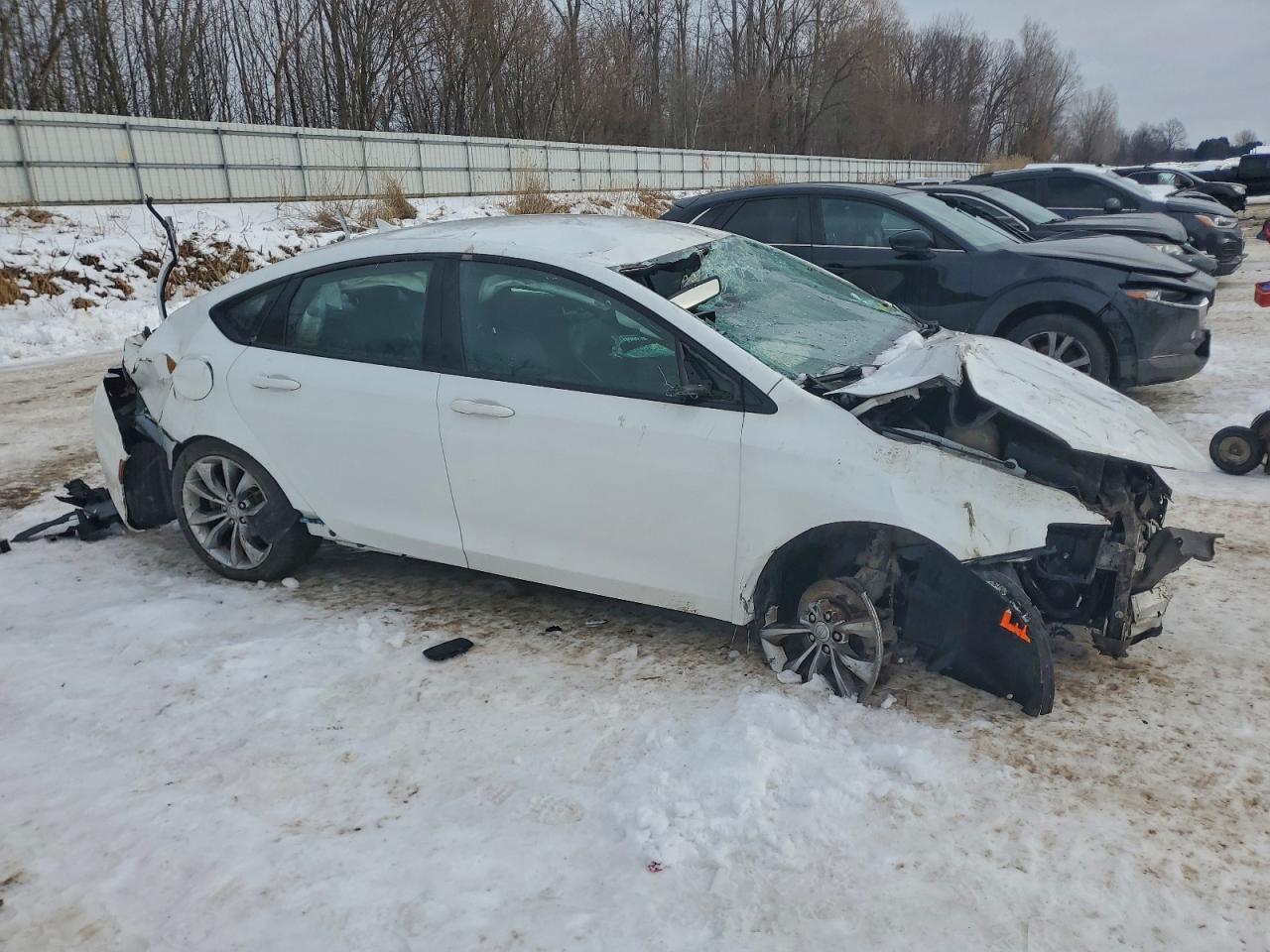 2015 CHRYSLER 200 S photo 4