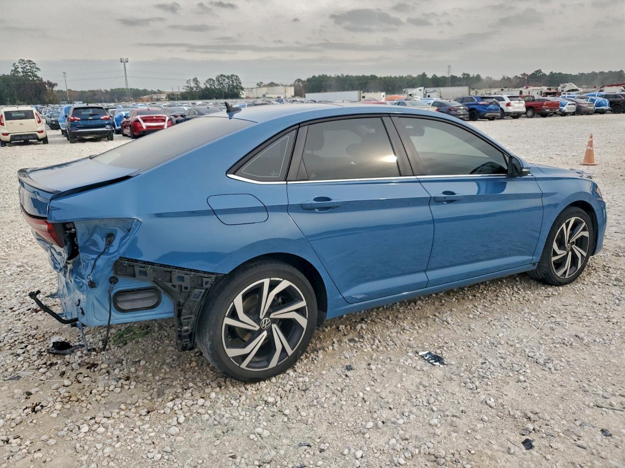2025 VOLKSWAGEN JETTA SEL photo 3