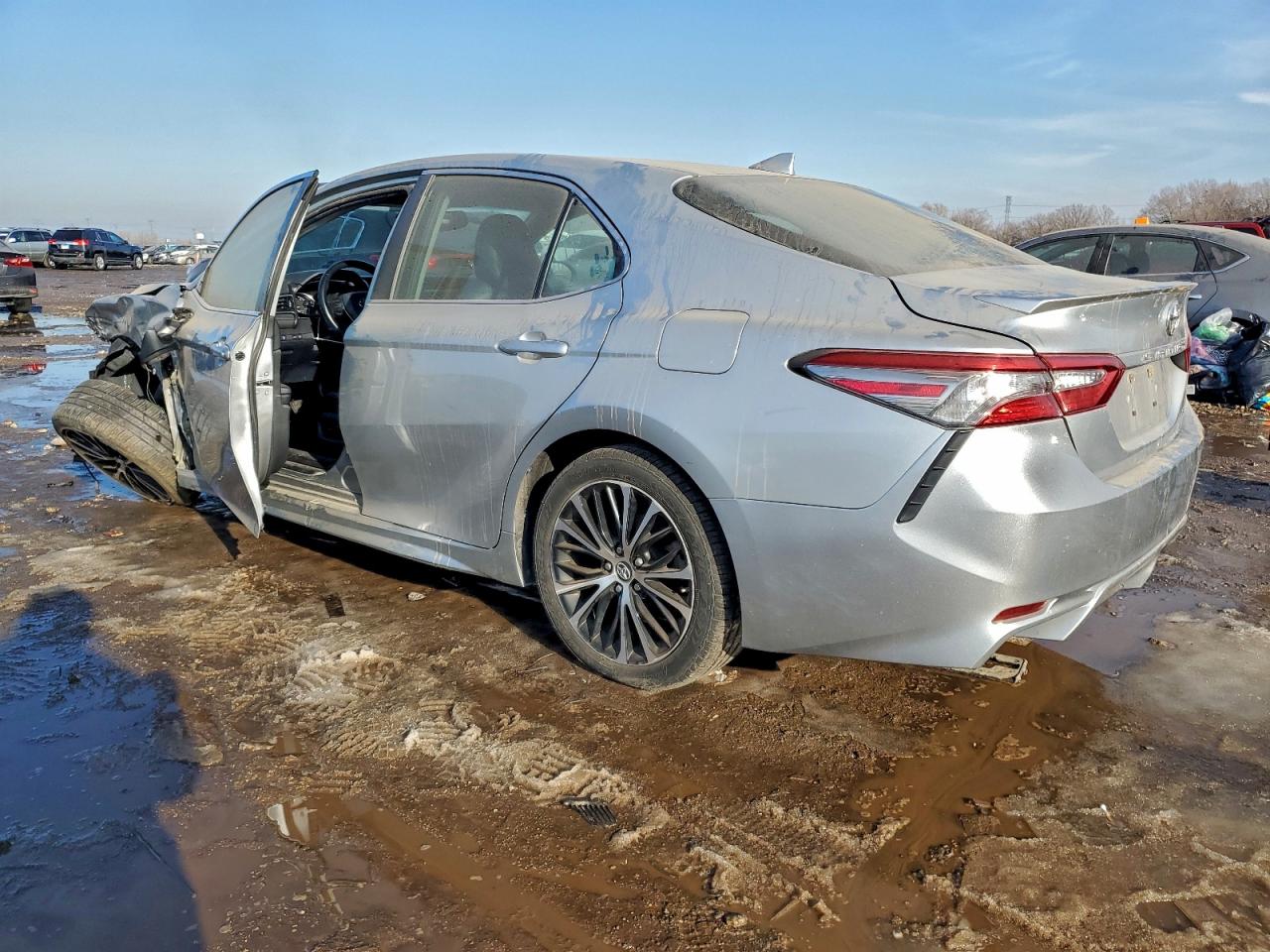 2018 TOYOTA CAMRY L photo 2