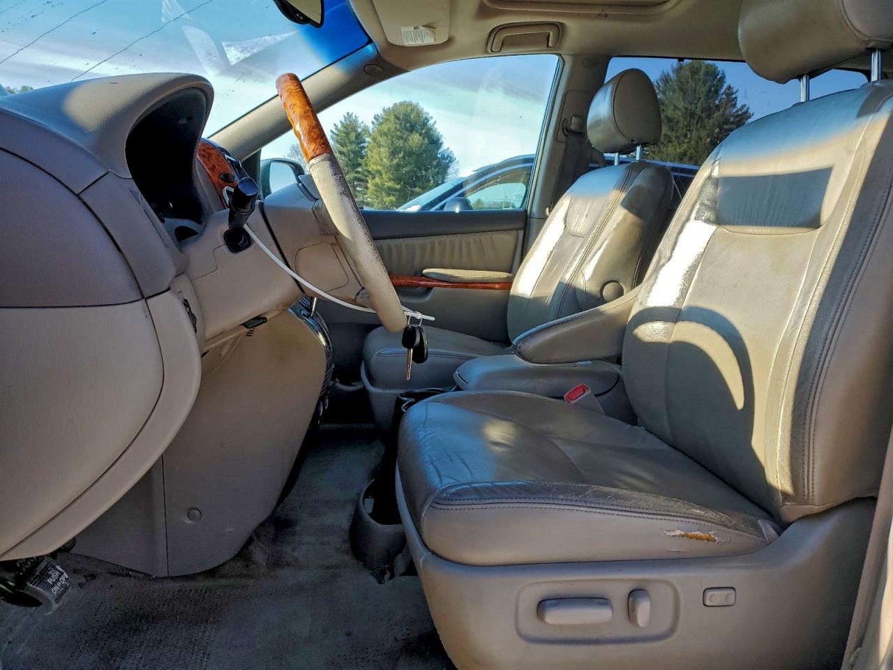 2006 TOYOTA SIENNA XLE photo 7