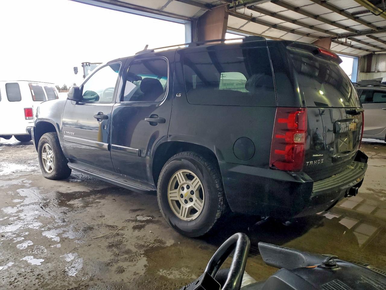 2007 CHEVROLET TAHOE C1500 photo 2