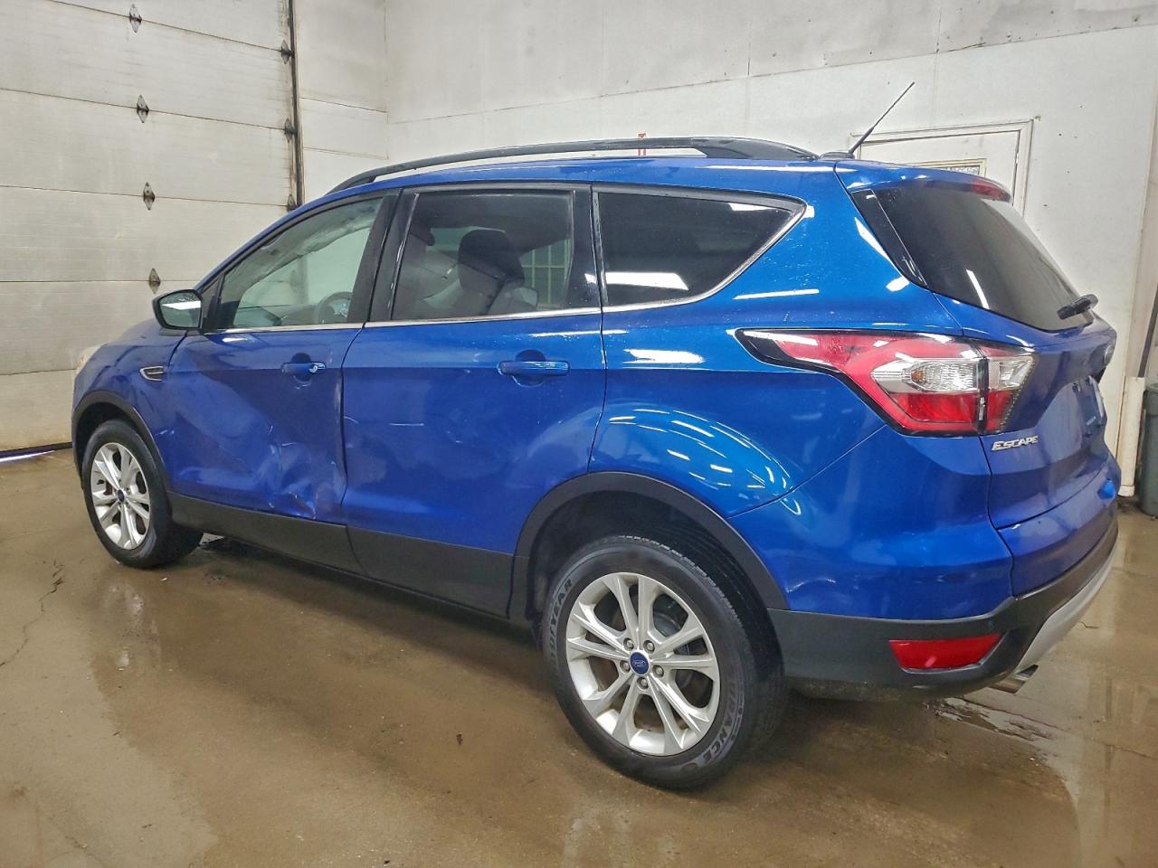 2017 FORD ESCAPE SE photo 2