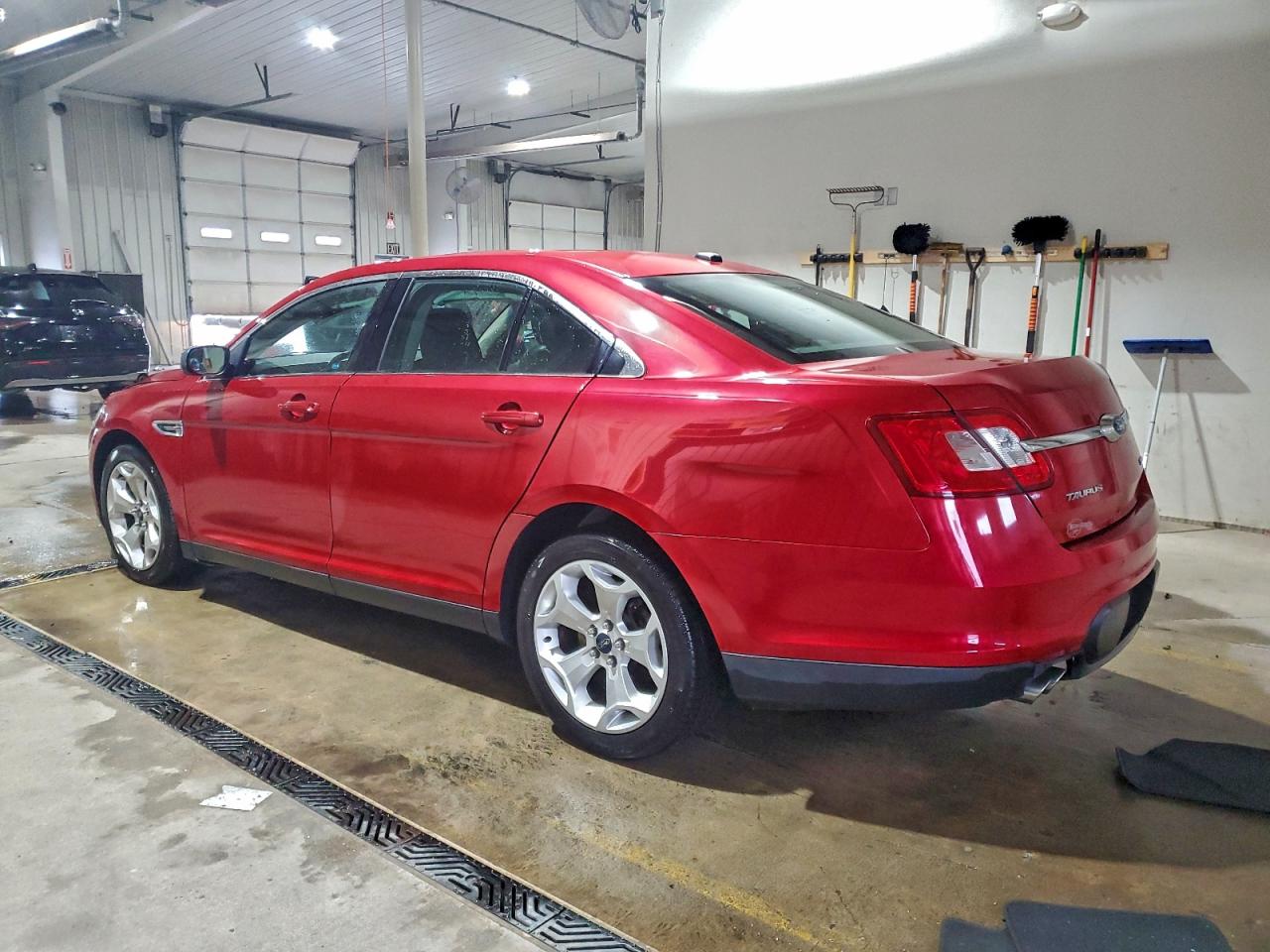 2011 FORD TAURUS SEL photo 2