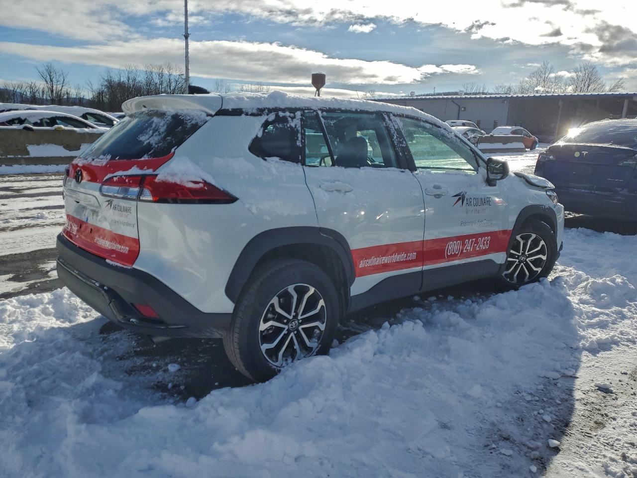 2025 TOYOTA COROLLA CROSS SE photo 3