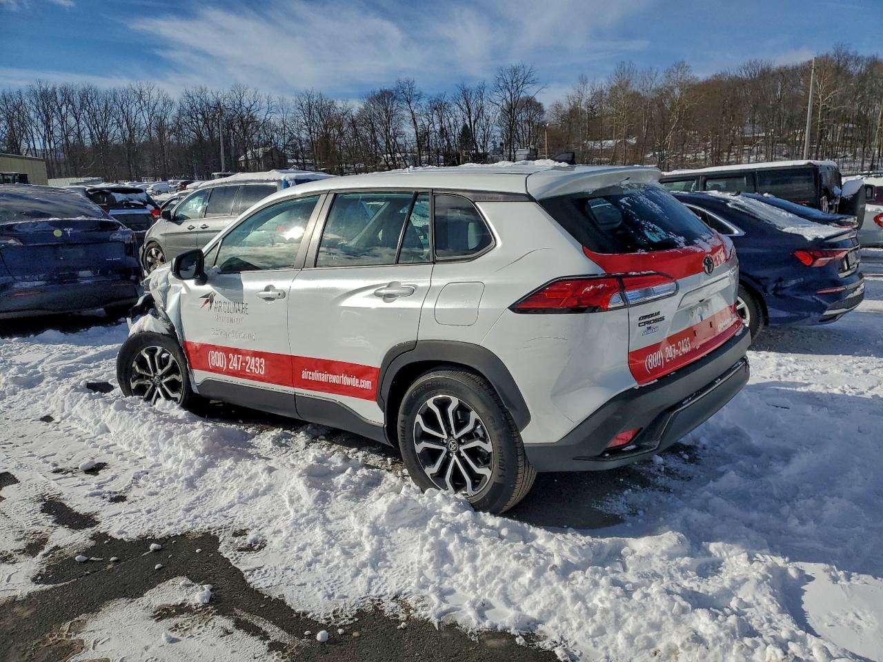 2025 TOYOTA COROLLA CROSS SE photo 2