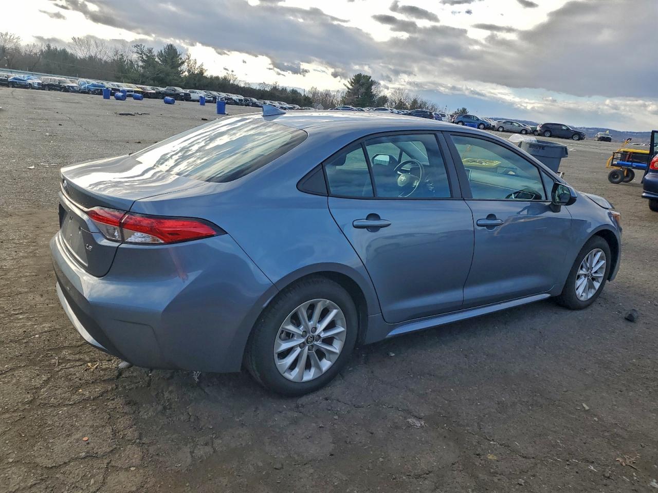 2020 TOYOTA COROLLA LE photo 3