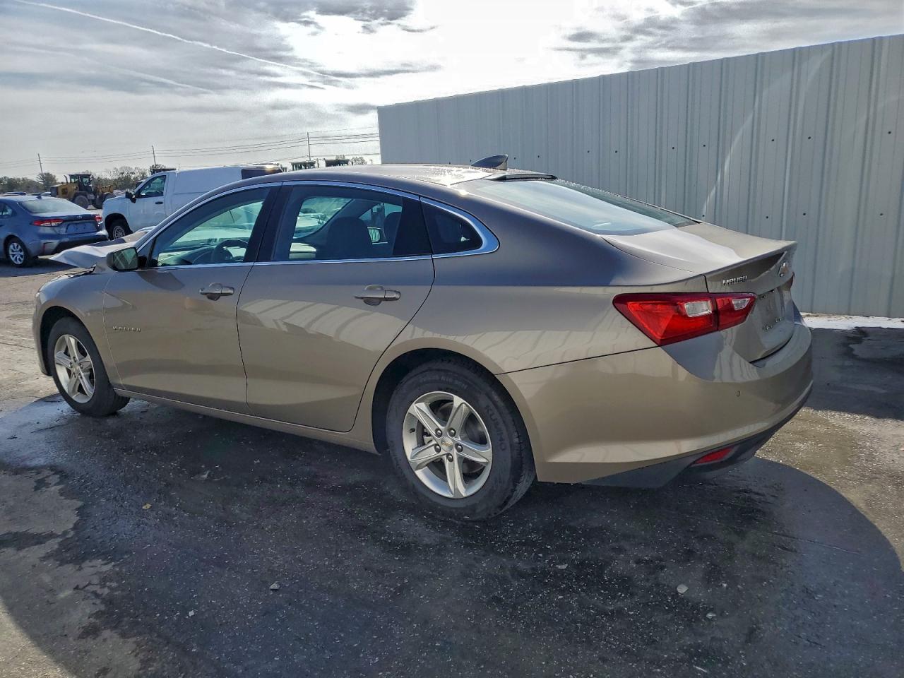 2023 CHEVROLET MALIBU LT photo 2
