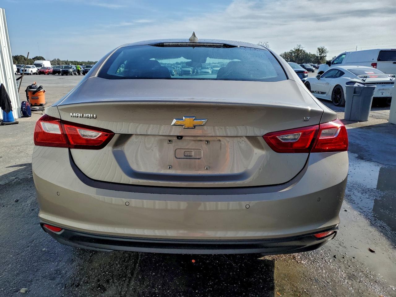 2023 CHEVROLET MALIBU LT photo 6