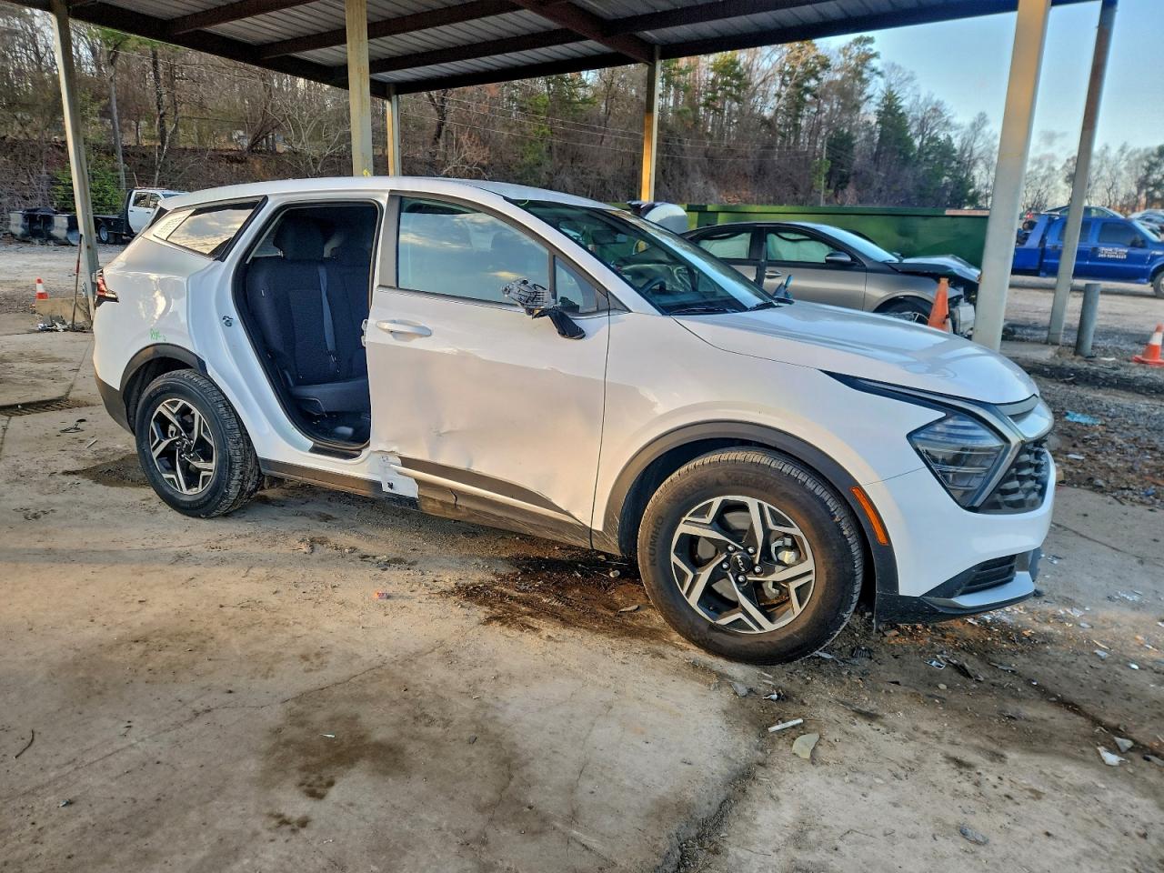 2025 KIA SPORTAGE LX photo 4
