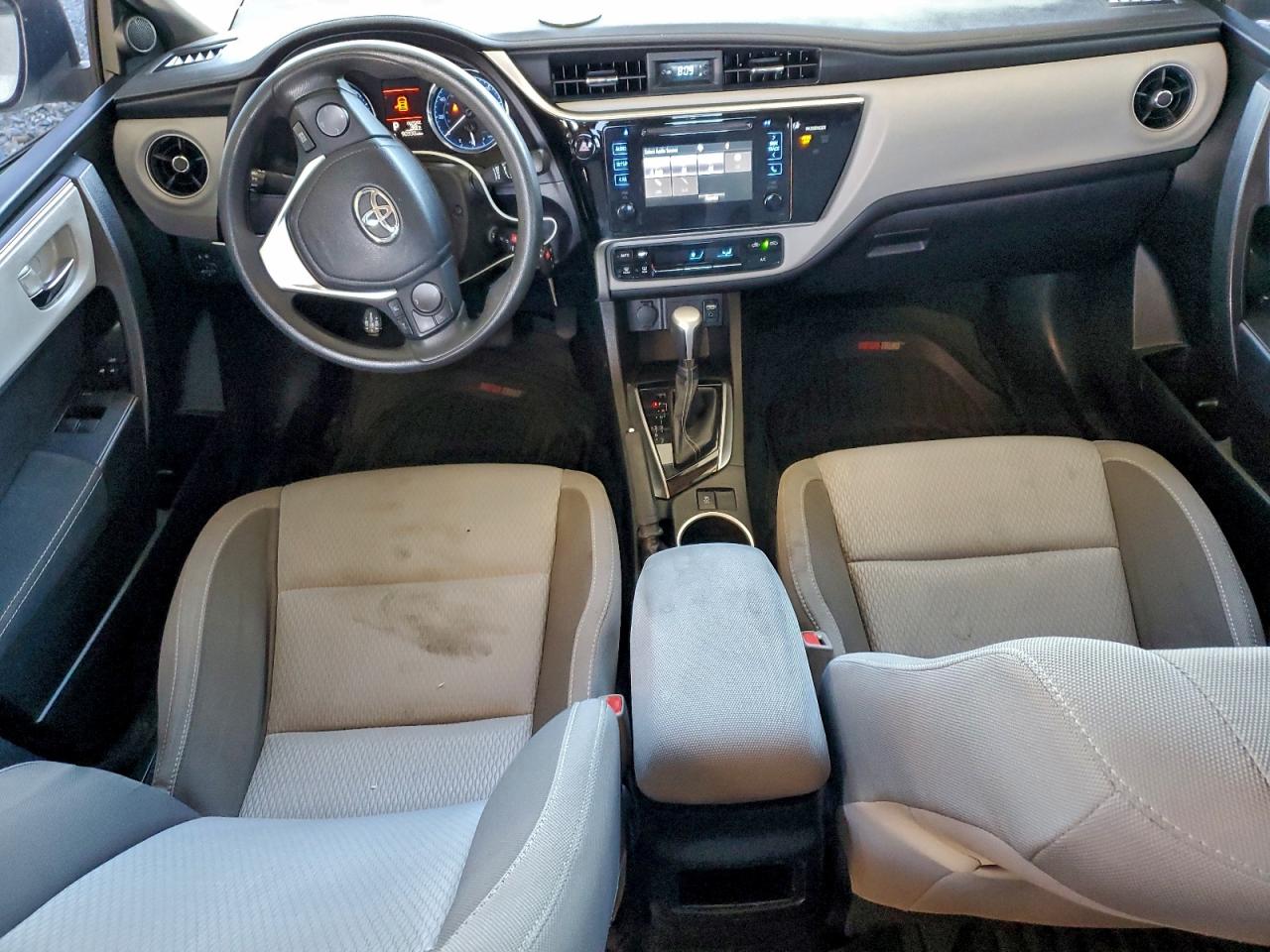 2017 TOYOTA COROLLA L photo 8