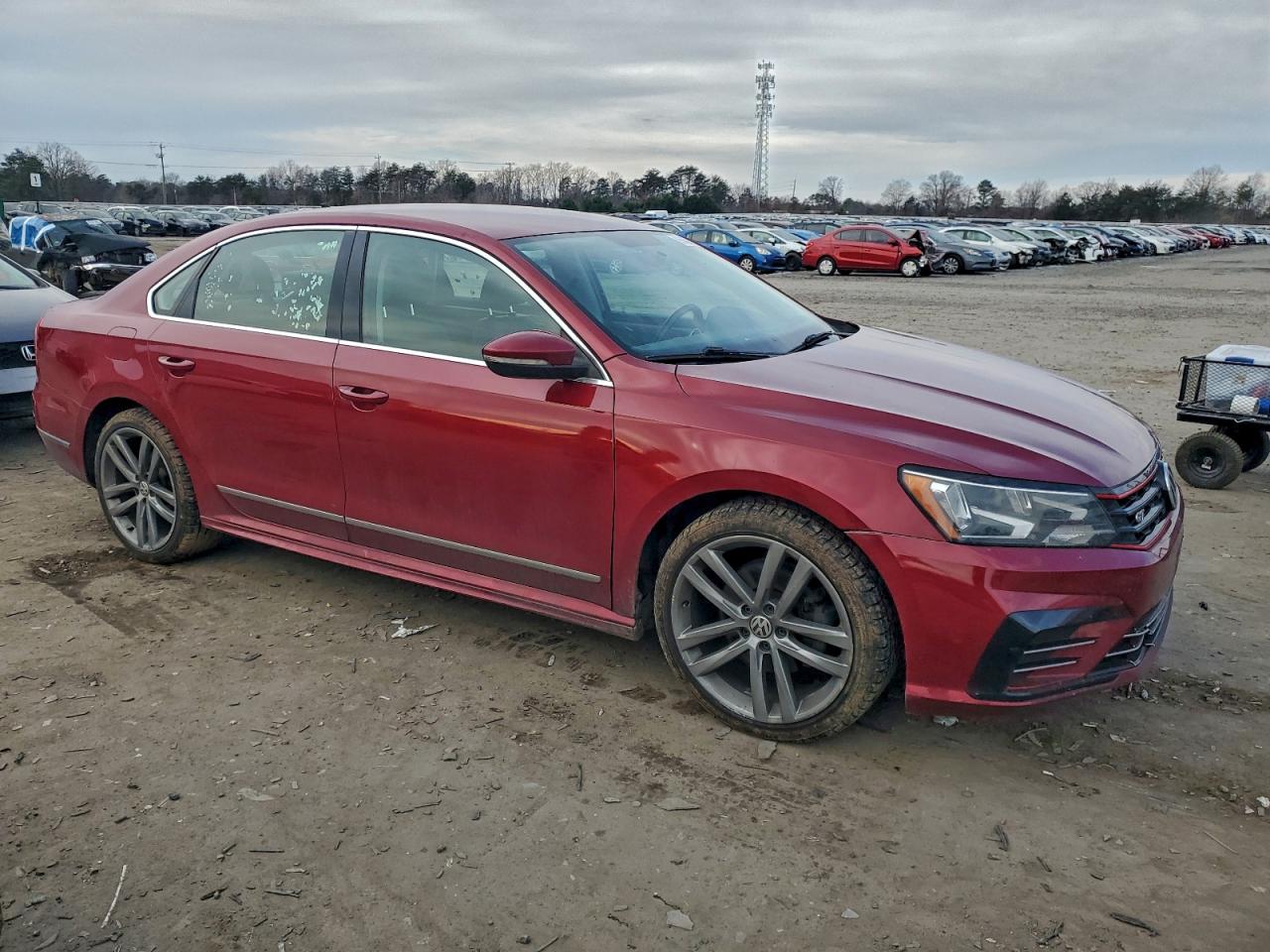 2017 VOLKSWAGEN PASSAT R-LINE photo 4