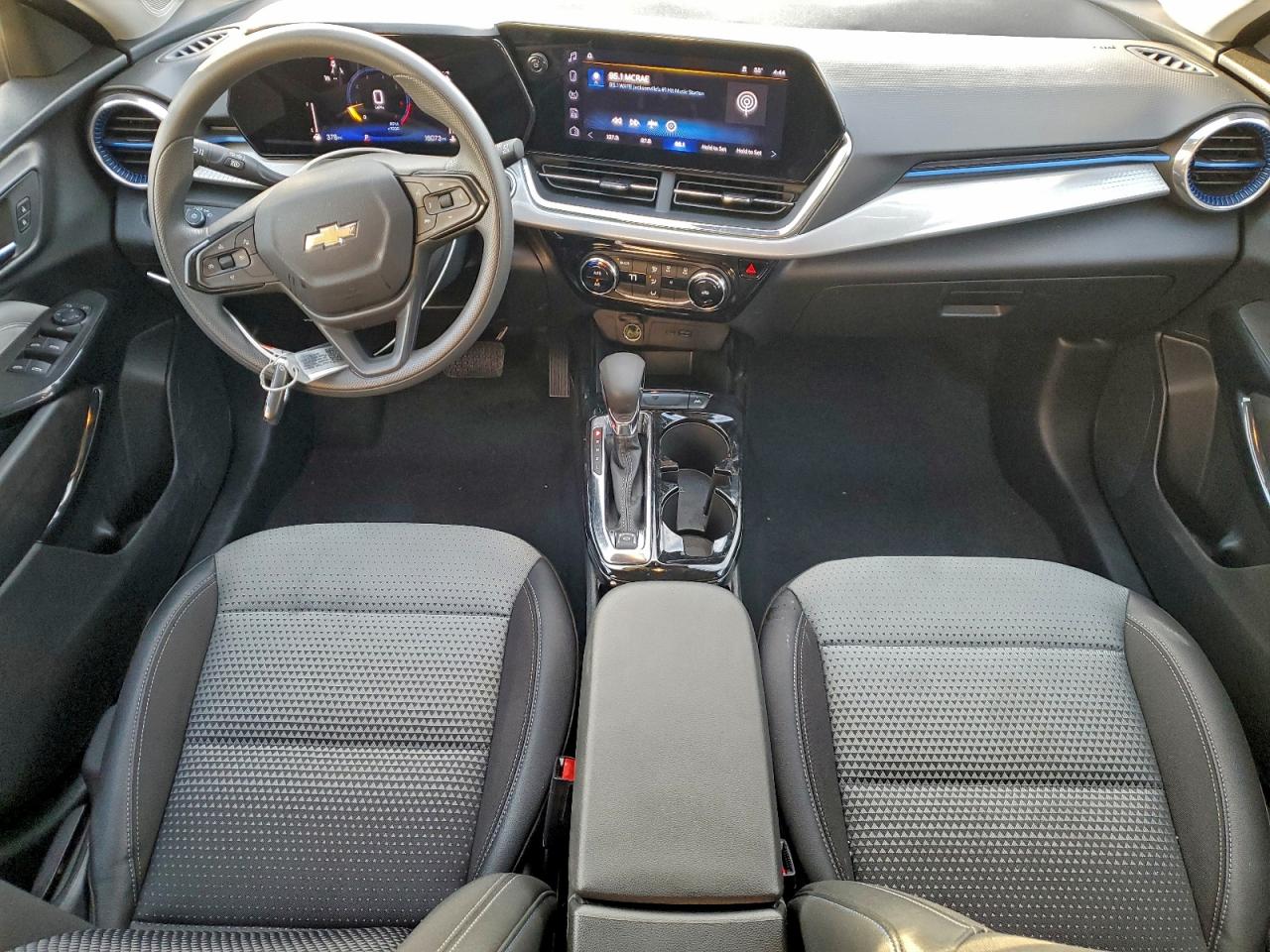2025 CHEVROLET TRAX 1LT photo 8