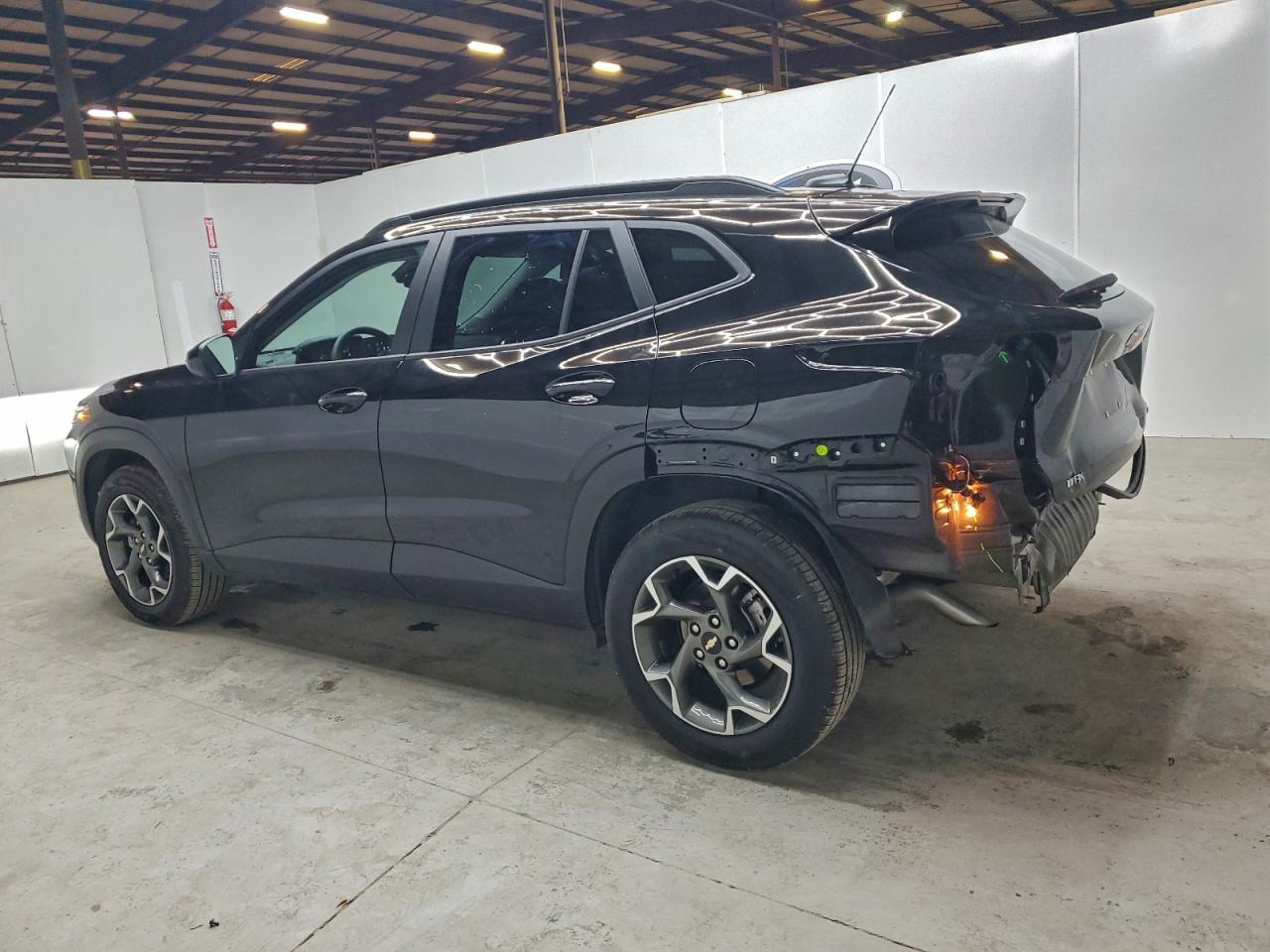 2025 CHEVROLET TRAX 1LT photo 2