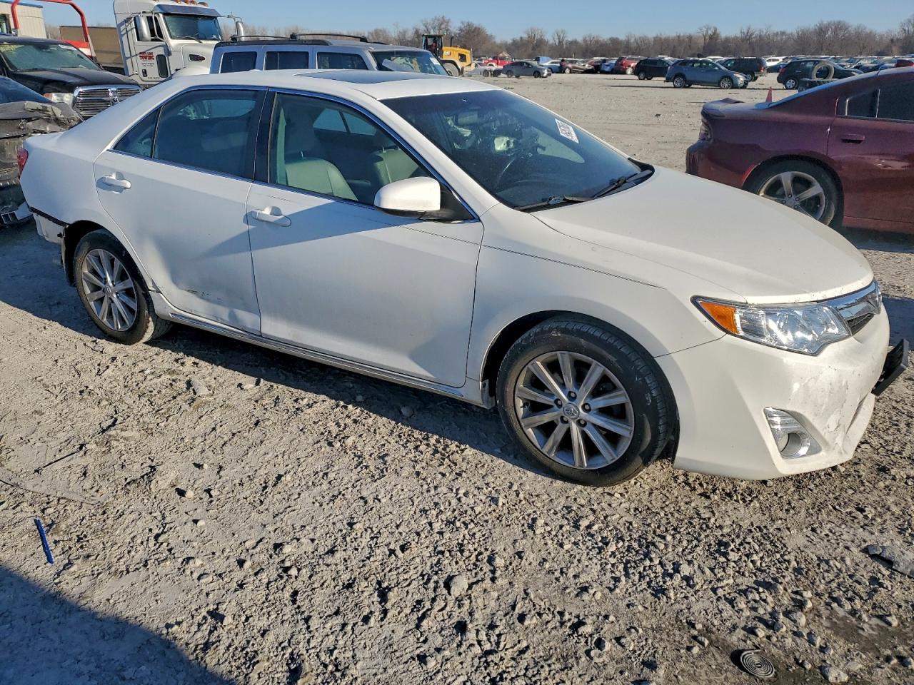 2012 TOYOTA CAMRY SE photo 4