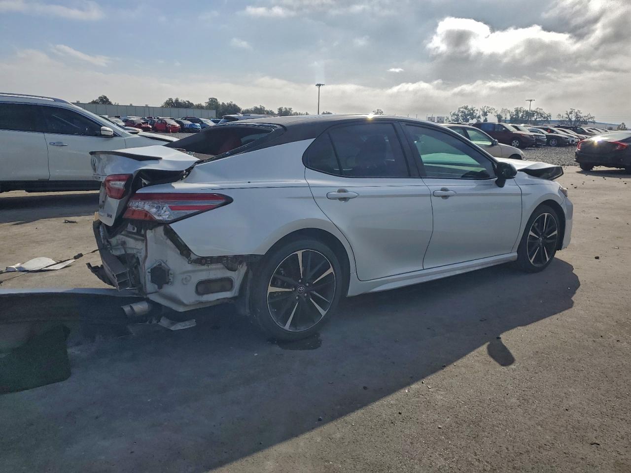 2018 TOYOTA CAMRY XSE photo 3