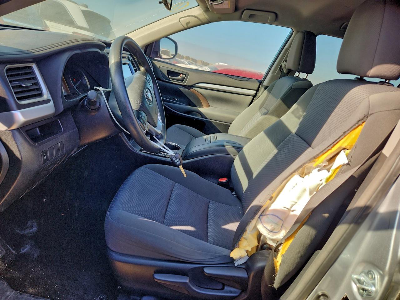 2016 TOYOTA HIGHLANDER LE photo 7