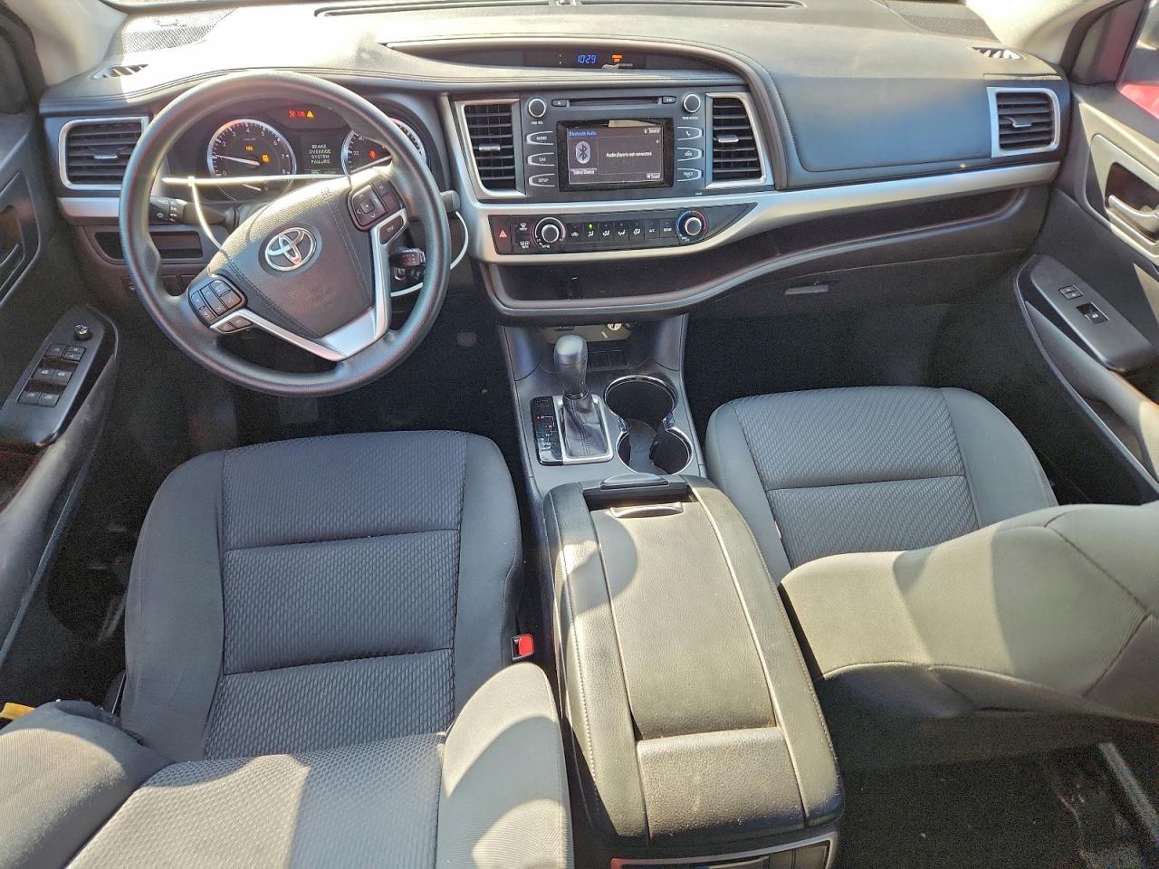 2016 TOYOTA HIGHLANDER LE photo 8