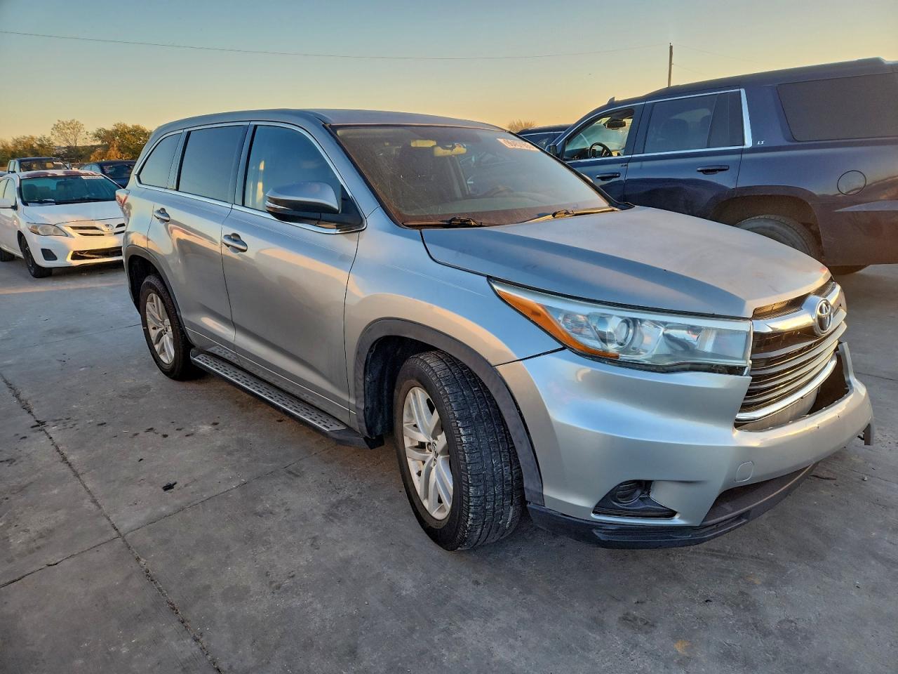 2016 TOYOTA HIGHLANDER LE photo 4