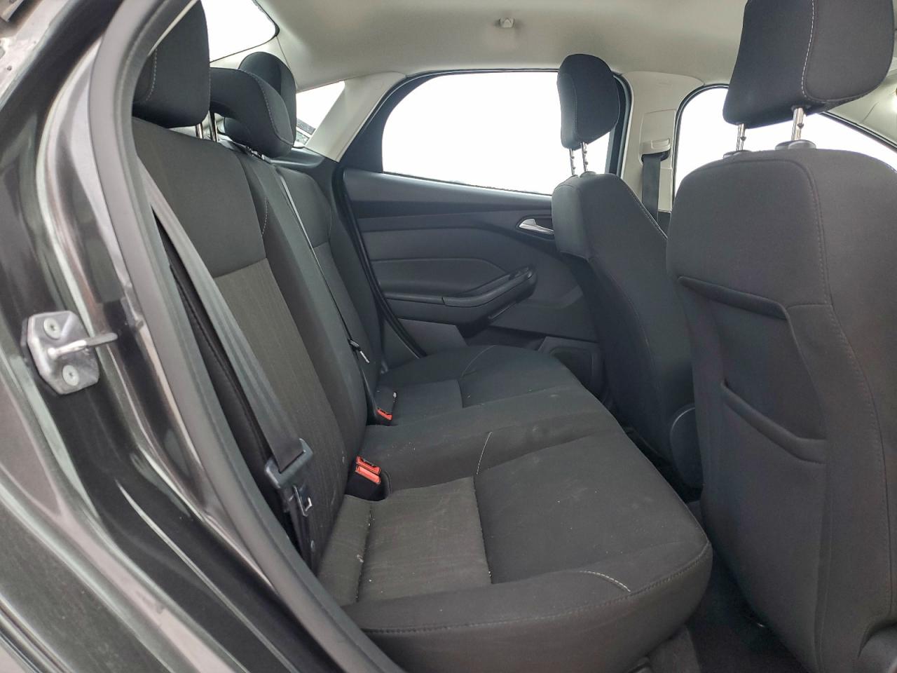 2018 FORD FOCUS SE photo 10
