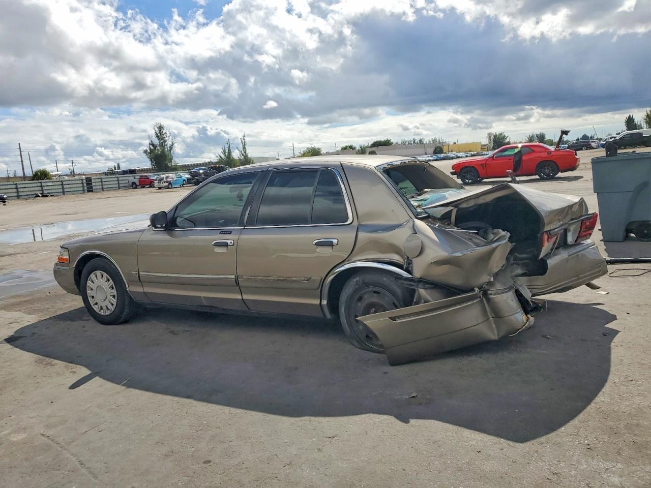 2003 MERCURY GRAND MARQUIS GS photo 2
