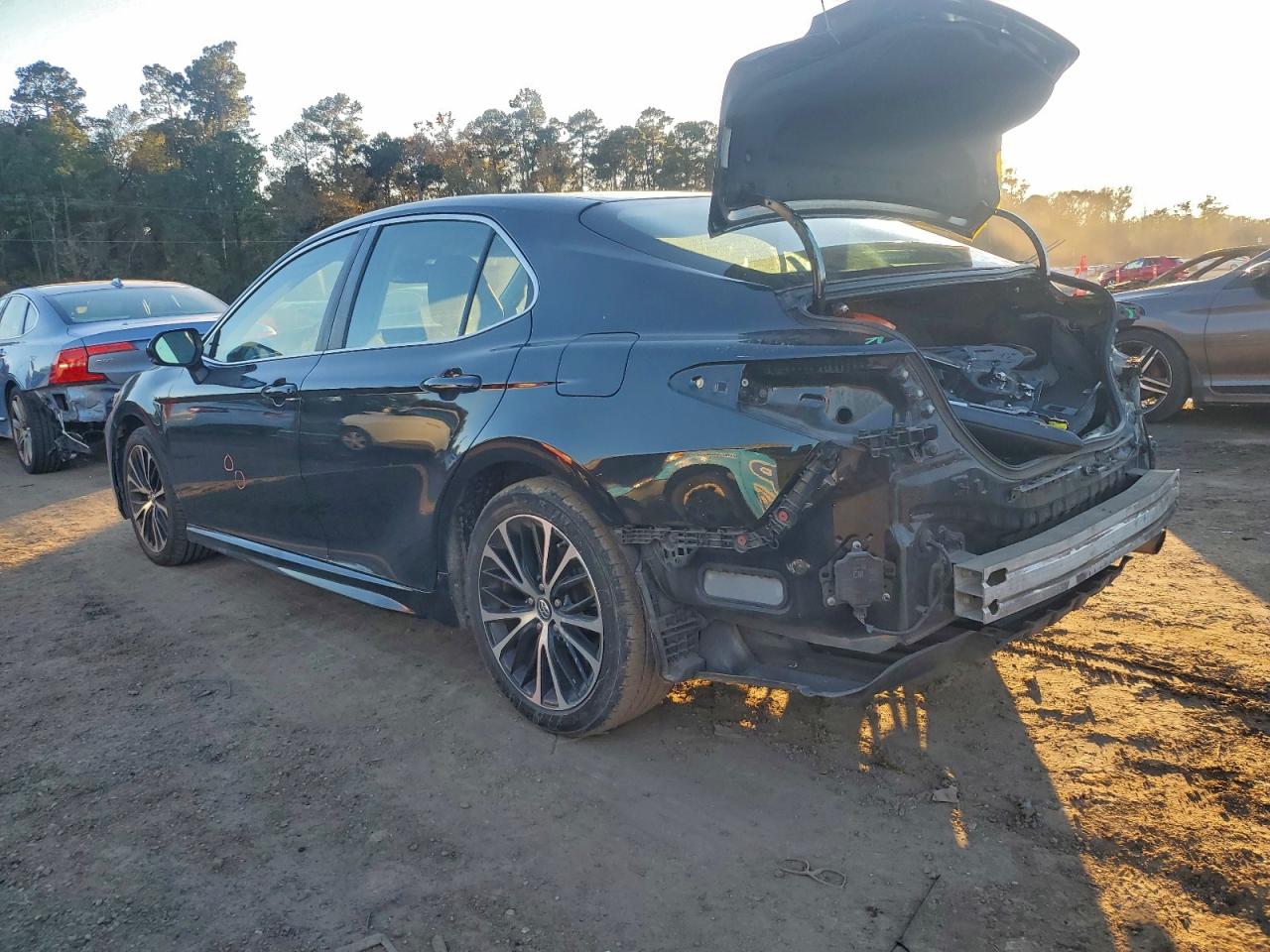 2018 TOYOTA CAMRY L photo 2