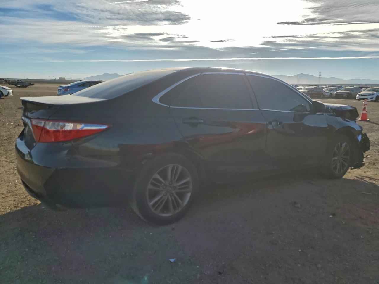 2017 TOYOTA CAMRY LE photo 3