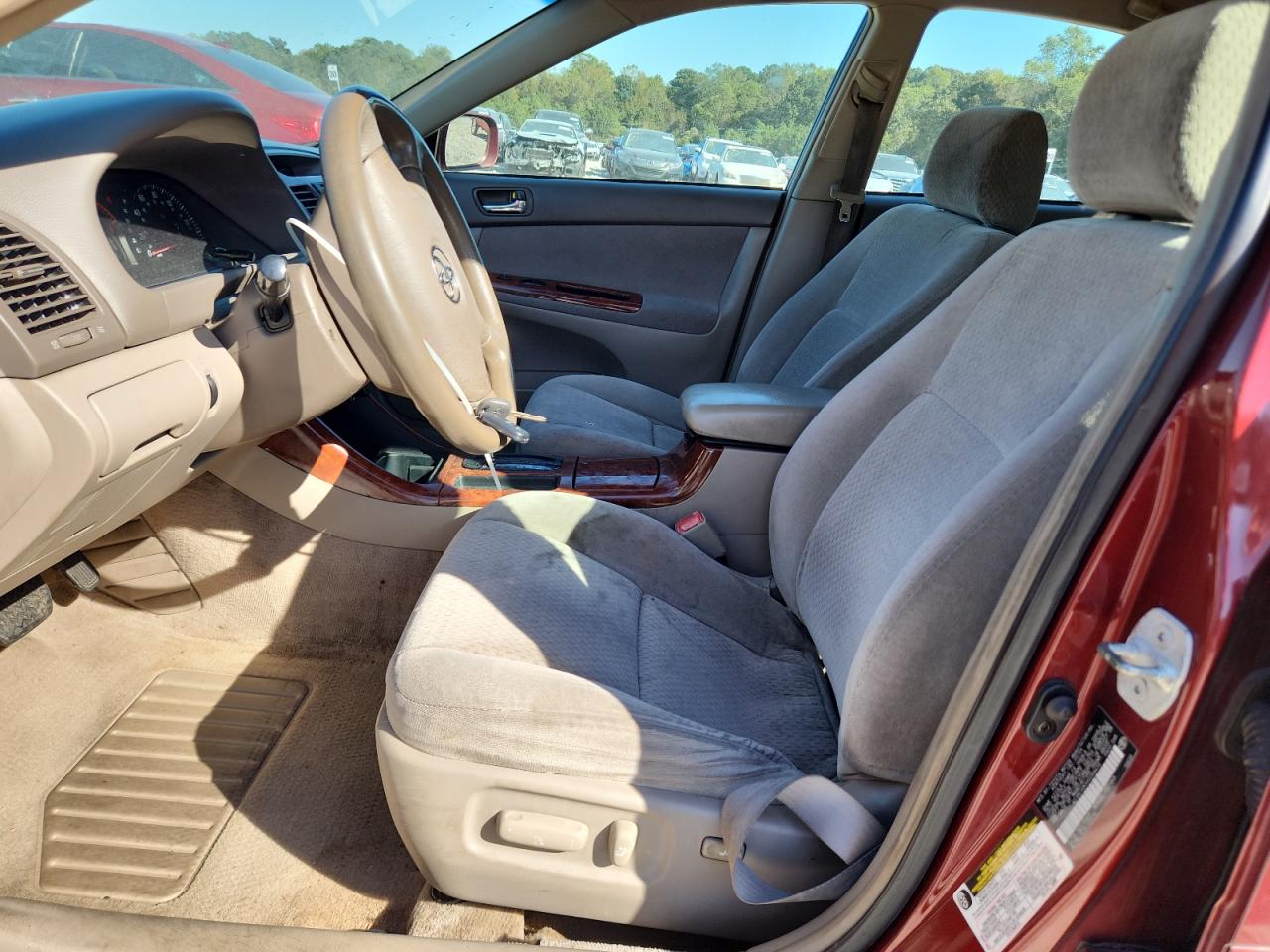 2004 TOYOTA CAMRY LE photo 7