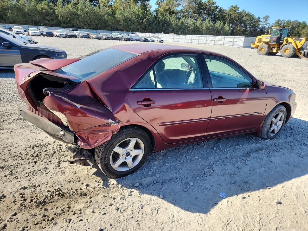 2004 TOYOTA CAMRY LE photo 3