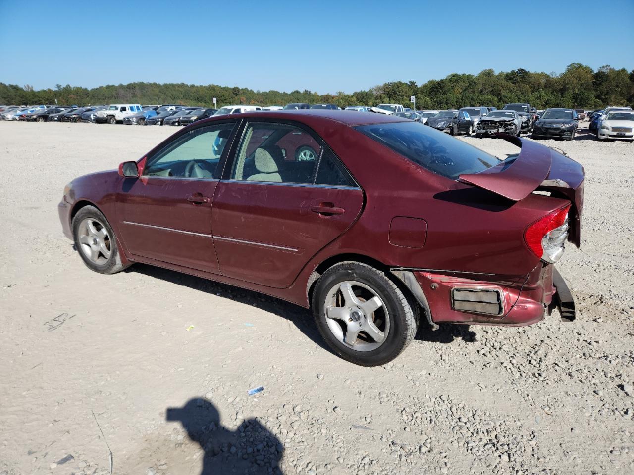 2004 TOYOTA CAMRY LE photo 2