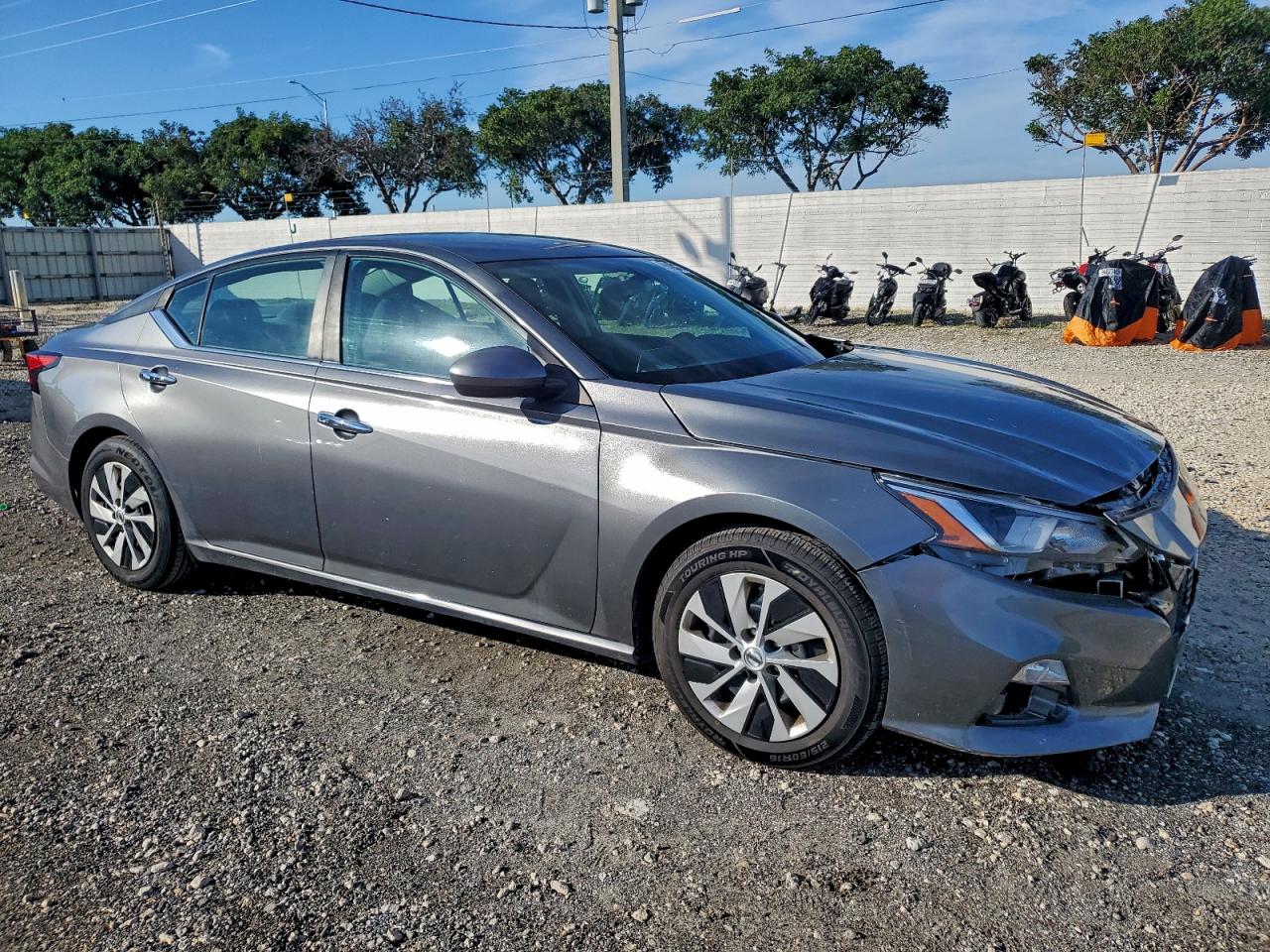 2019 NISSAN ALTIMA S photo 4