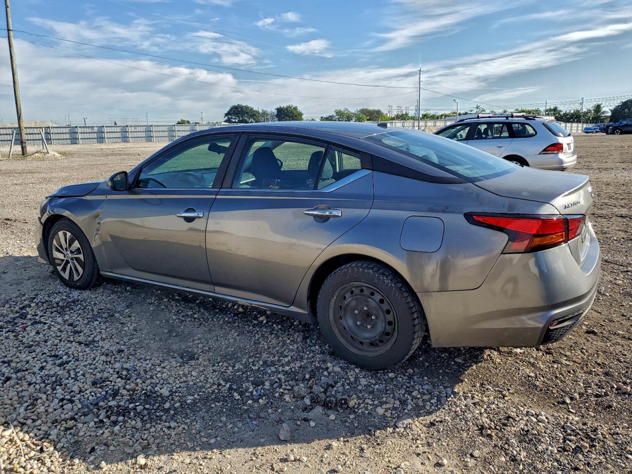 2019 NISSAN ALTIMA S photo 2