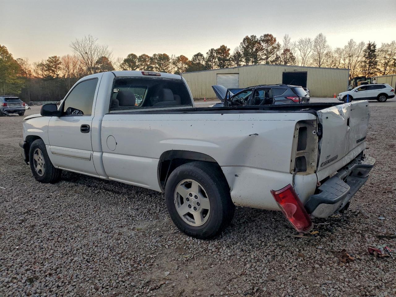 2003 CHEVROLET SILVERADO C1500 photo 2