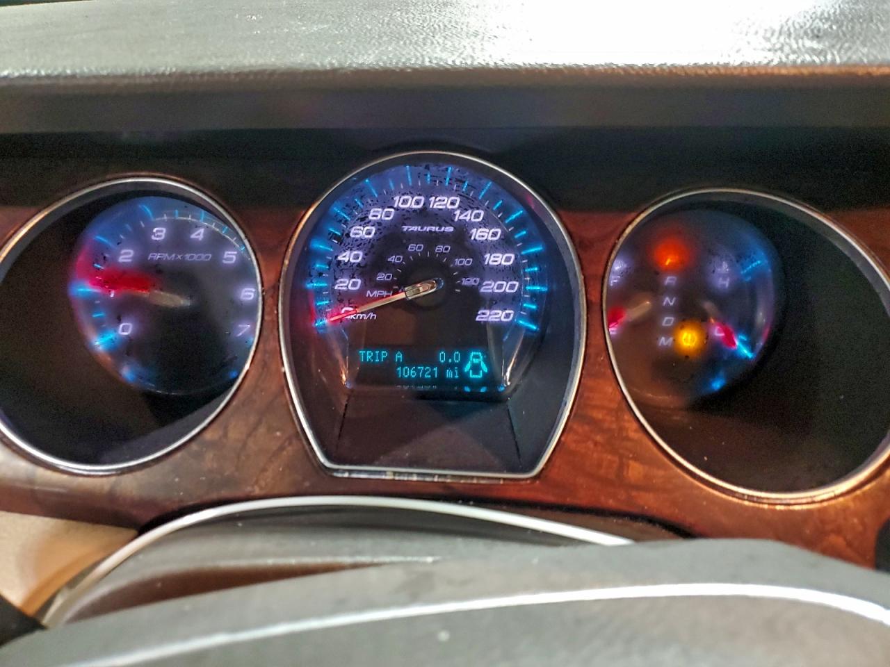 2011 FORD TAURUS SEL photo 9