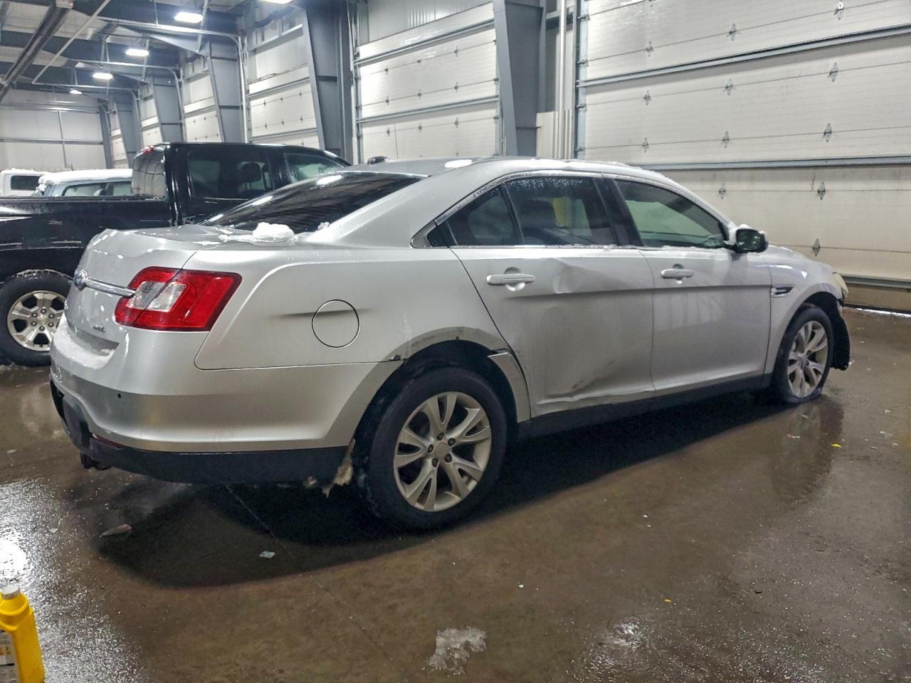 2011 FORD TAURUS SEL photo 3