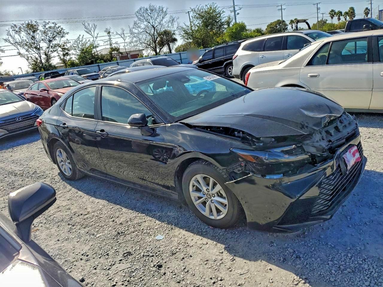 2025 TOYOTA CAMRY LE photo 4