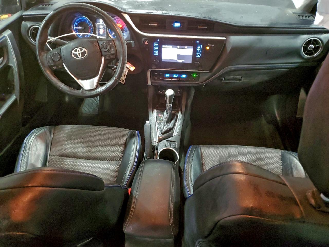 2017 TOYOTA COROLLA L photo 8